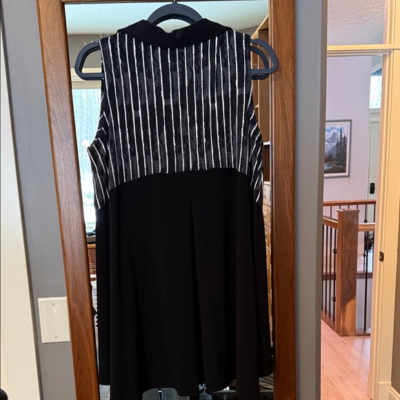 Sympli Black and White Striped Sleeveless Blouse - Picture 2 of 2